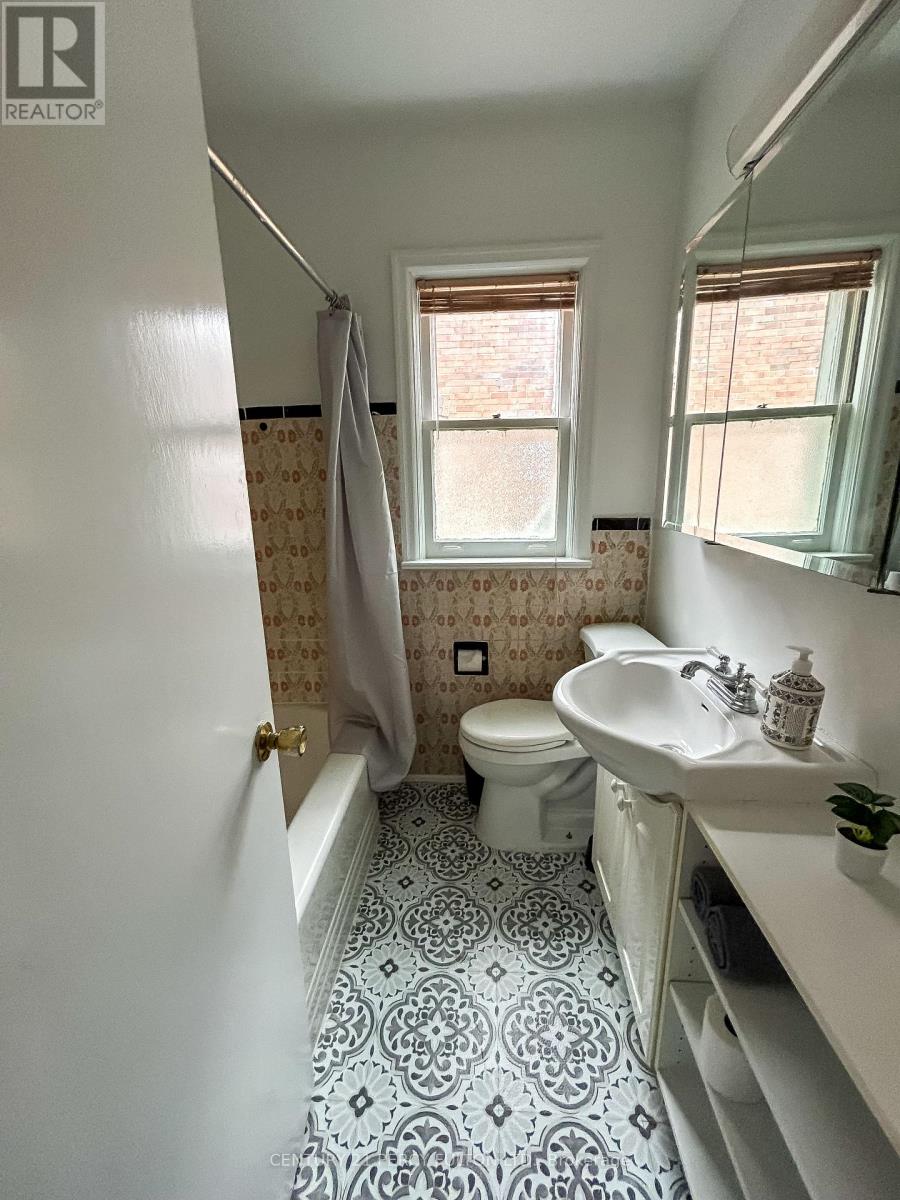 Photo 6 of Main 115 South Kings Way, Toronto ON