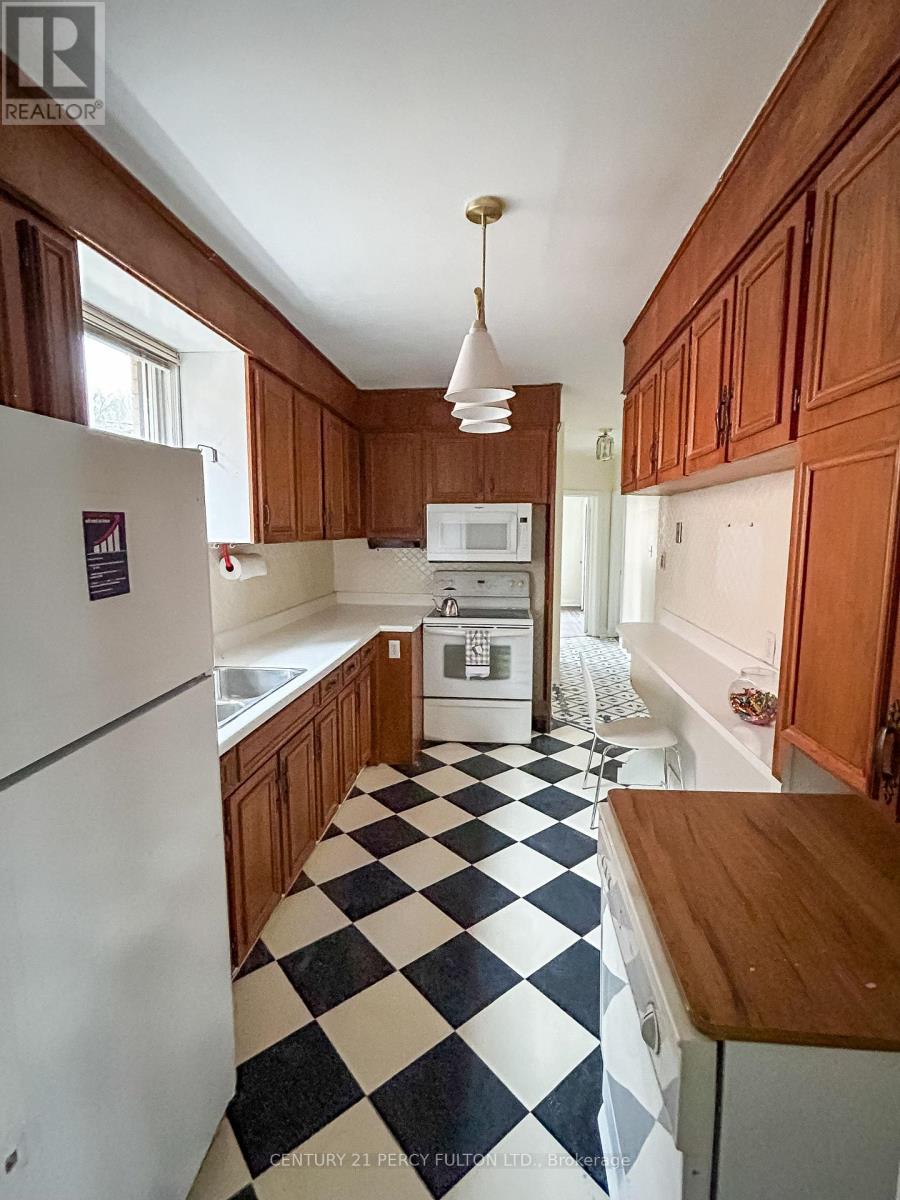 Photo 10 of Main 115 South Kings Way, Toronto ON
