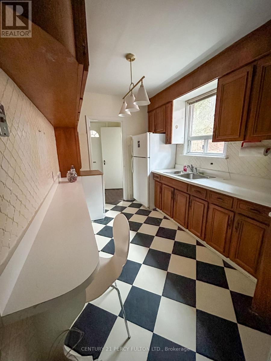 Photo 7 of Main 115 South Kings Way, Toronto ON