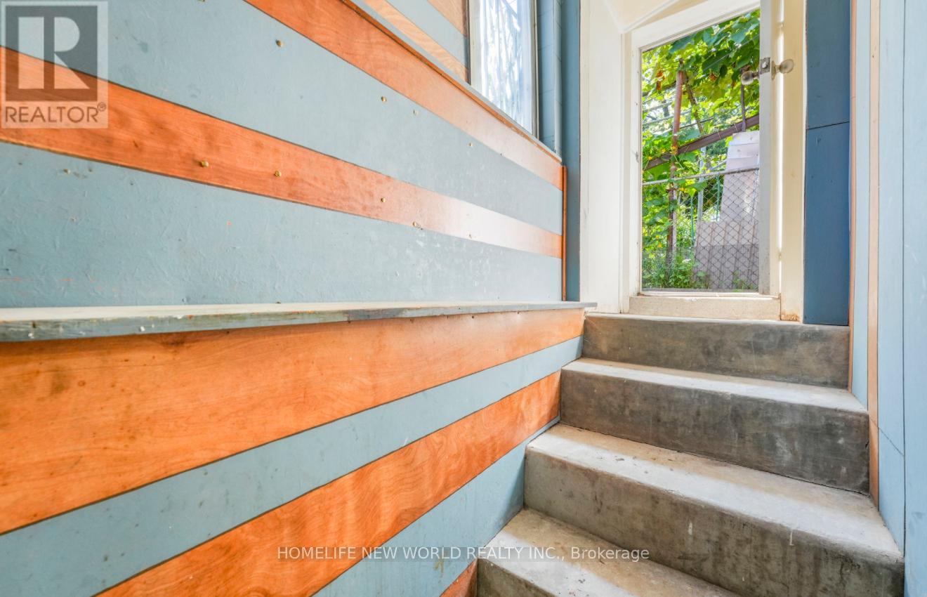 Photo 25 of 137 Gladstone Avenue, Toronto ON