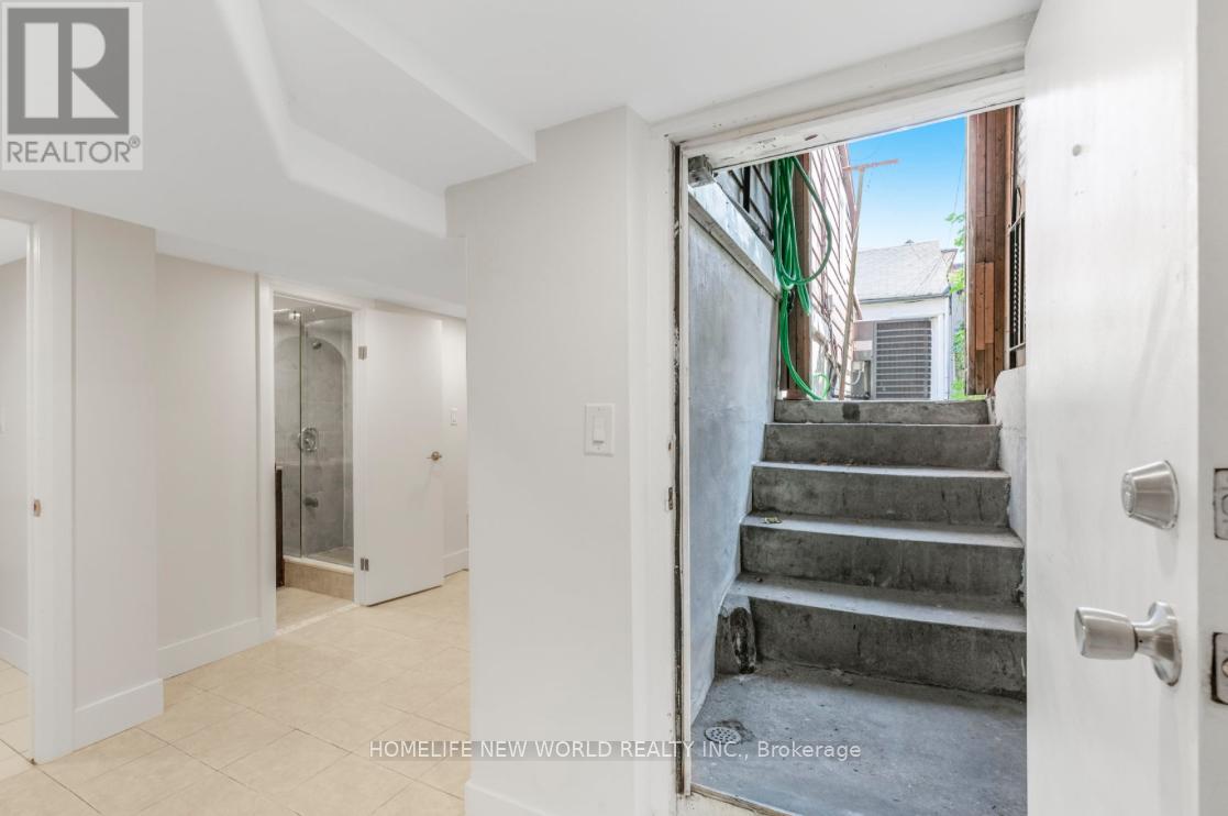 Photo 3 of 137 Gladstone Avenue, Toronto ON