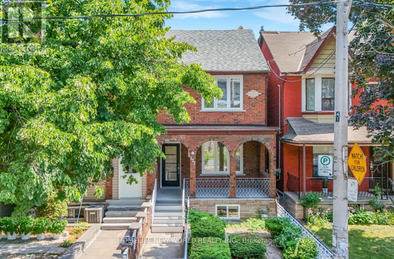 Photo 7 of 137 Gladstone Avenue, Toronto ON