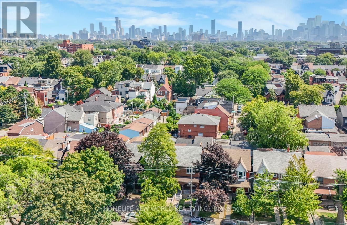Photo 32 of 137 Gladstone Avenue, Toronto ON