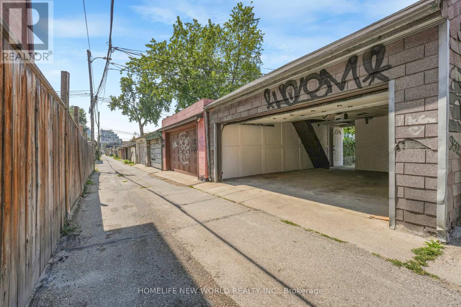 Photo 18 of 137 Gladstone Avenue, Toronto ON