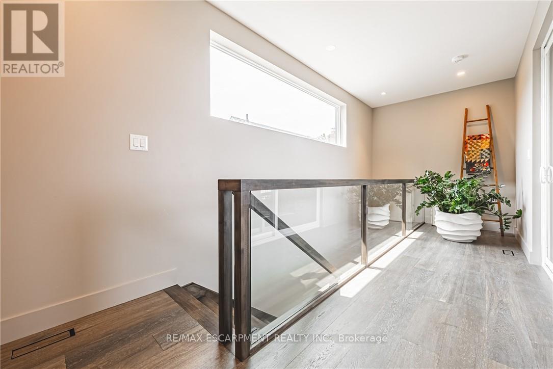 Photo 6 of 5 Dexter Avenue, Hamilton ON