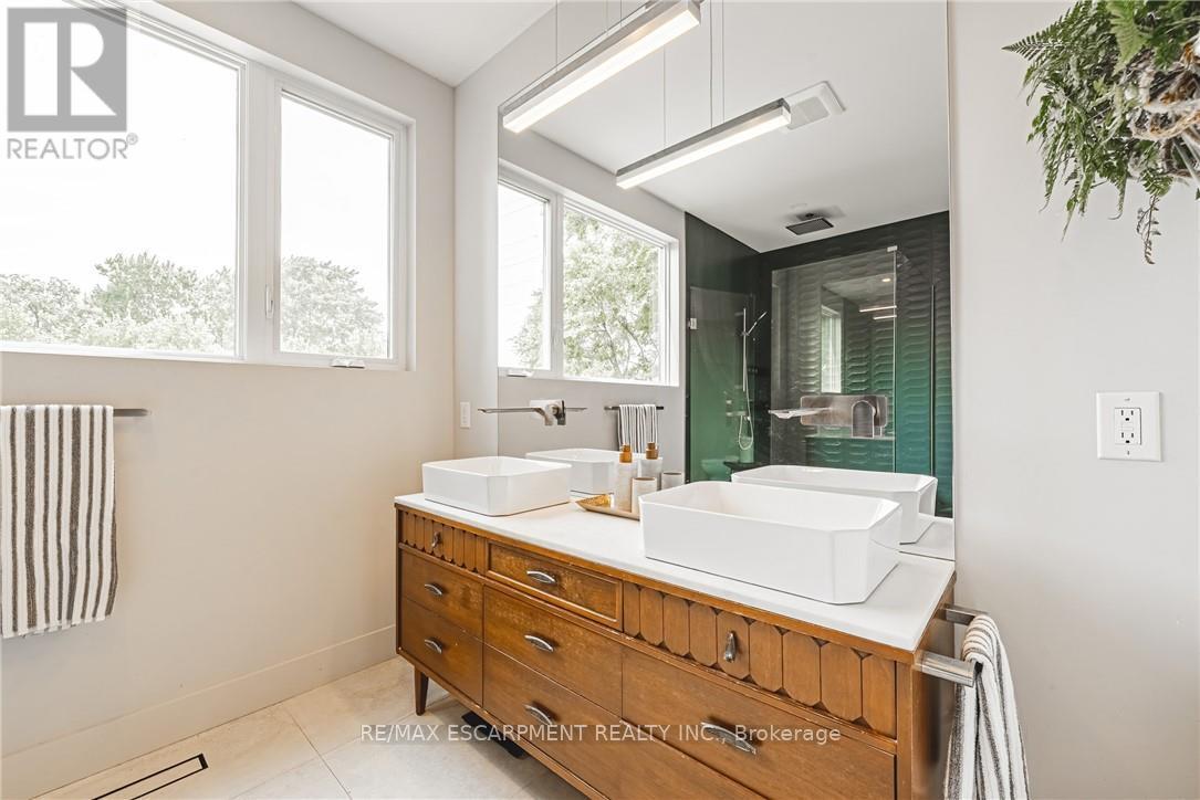 Photo 48 of 5 Dexter Avenue, Hamilton ON