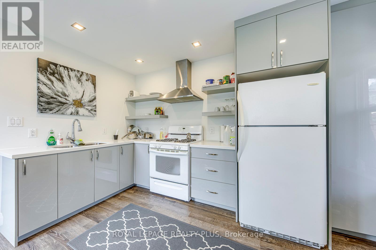Photo 9 of 247 Robert Street, Hamilton ON