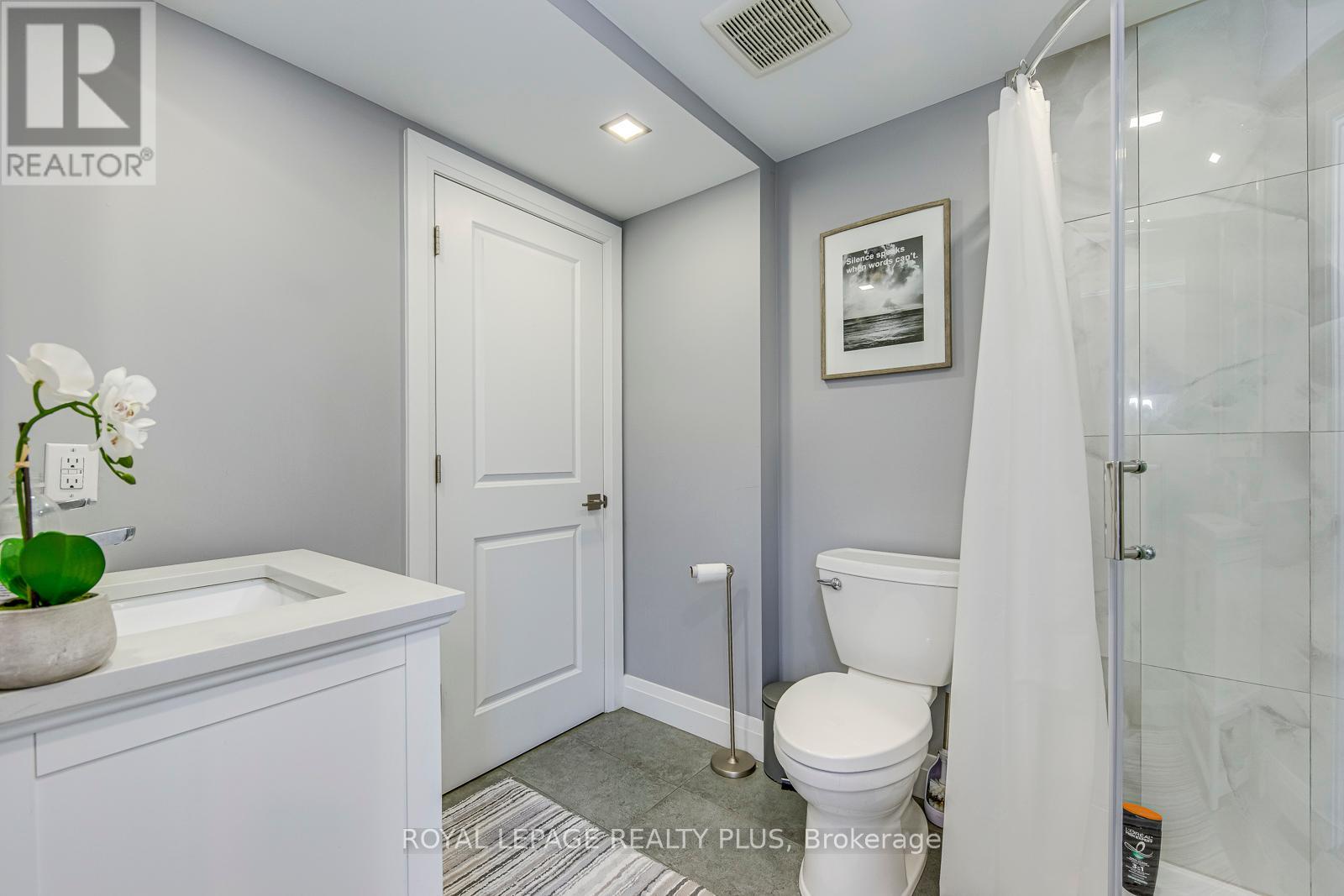 Photo 15 of 247 Robert Street, Hamilton ON