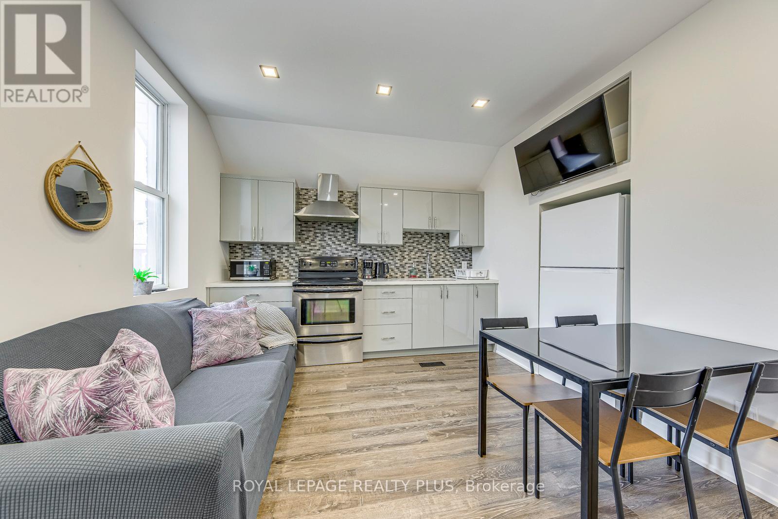 Photo 5 of 247 Robert Street, Hamilton ON