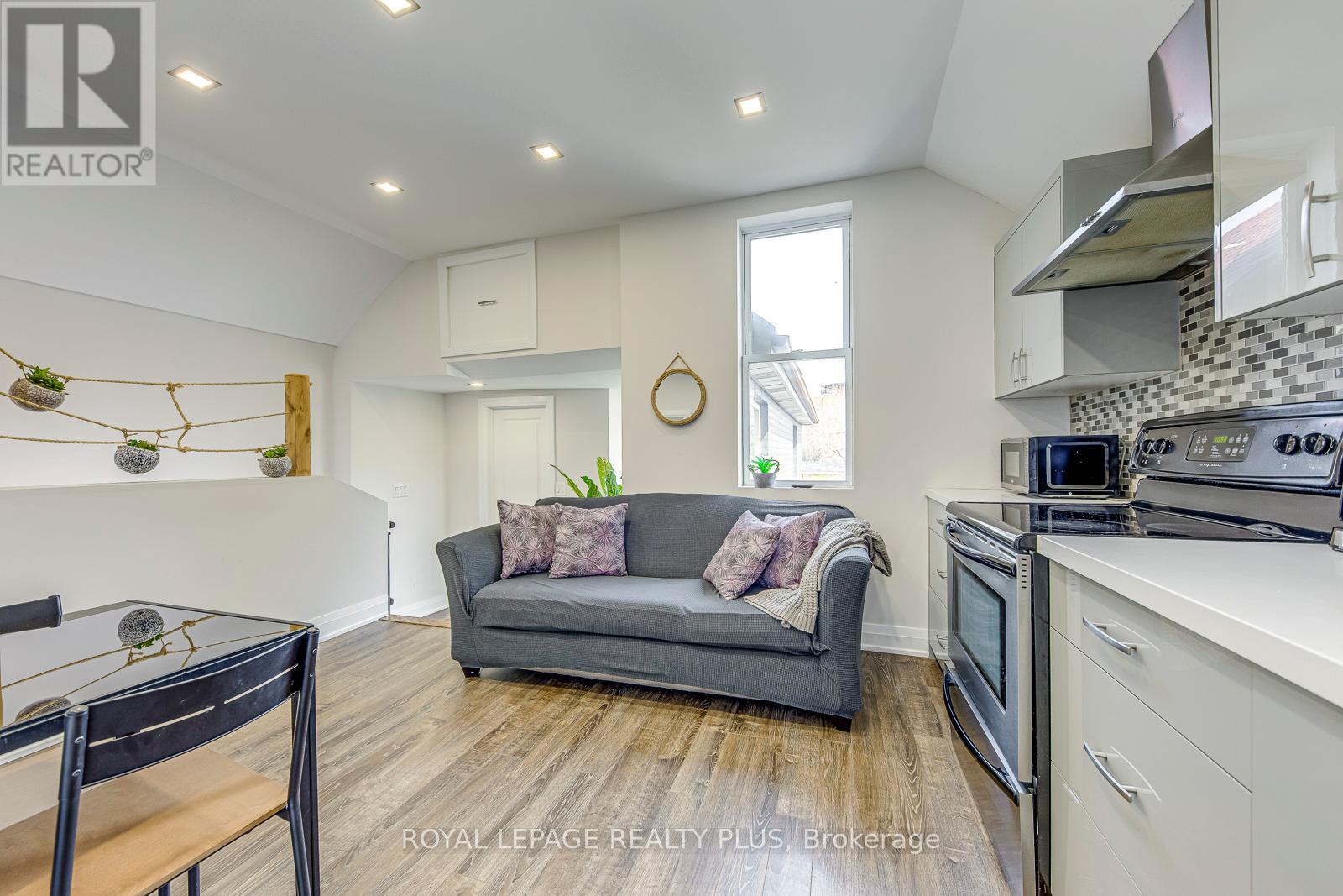Photo 6 of 247 Robert Street, Hamilton ON