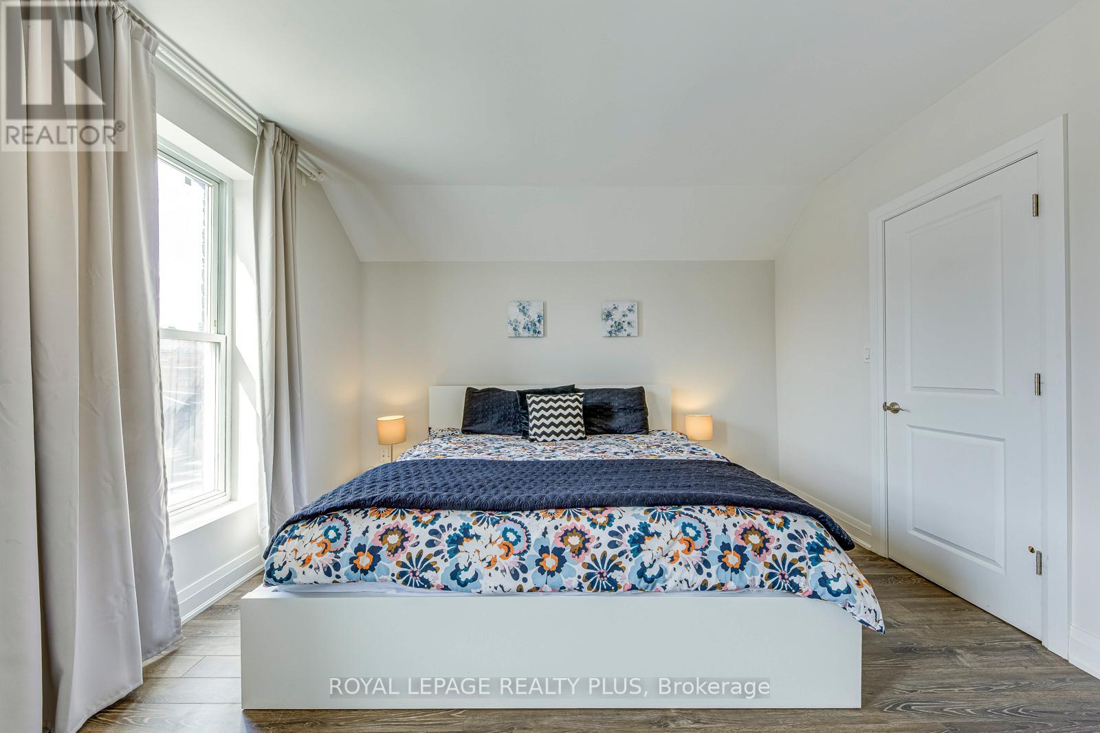 Photo 25 of 247 Robert Street, Hamilton ON