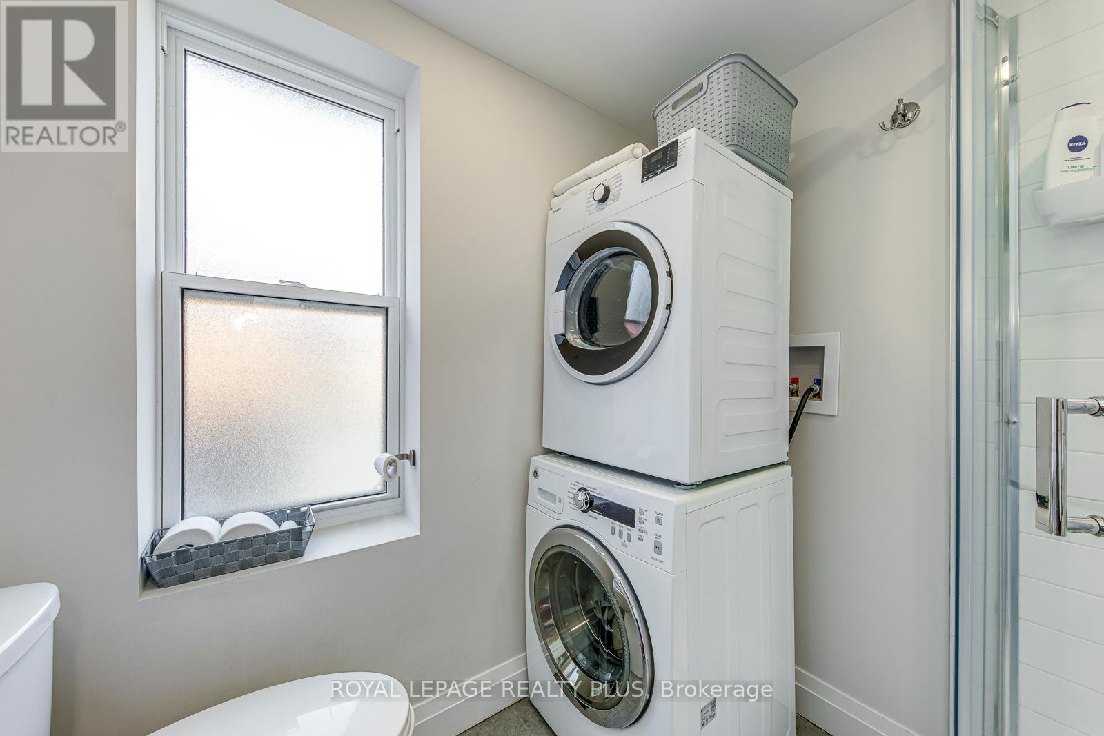 Photo 3 of 247 Robert Street, Hamilton ON