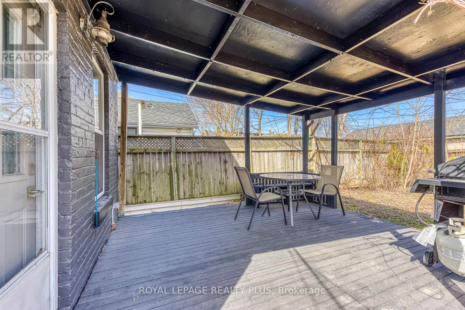Photo 18 of 247 Robert Street, Hamilton ON