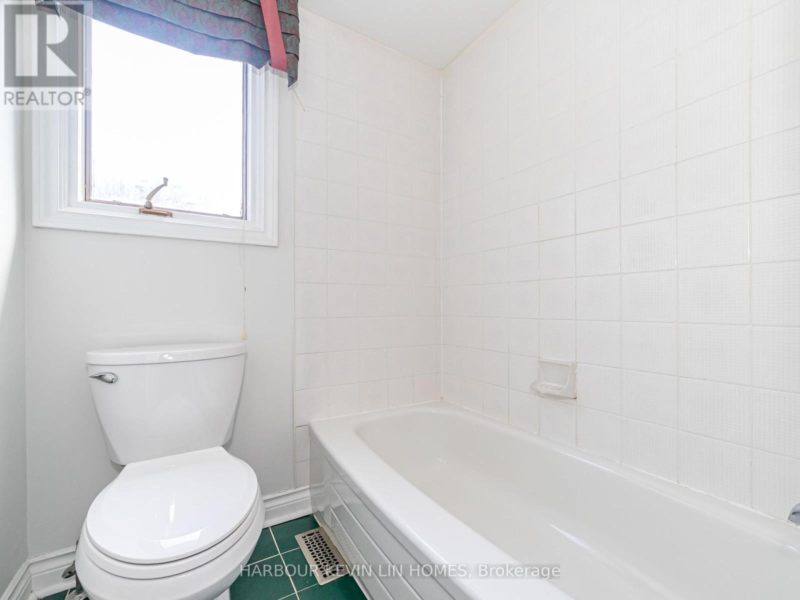 Photo 12 of 10 Edmund Crescent, Richmond Hill ON