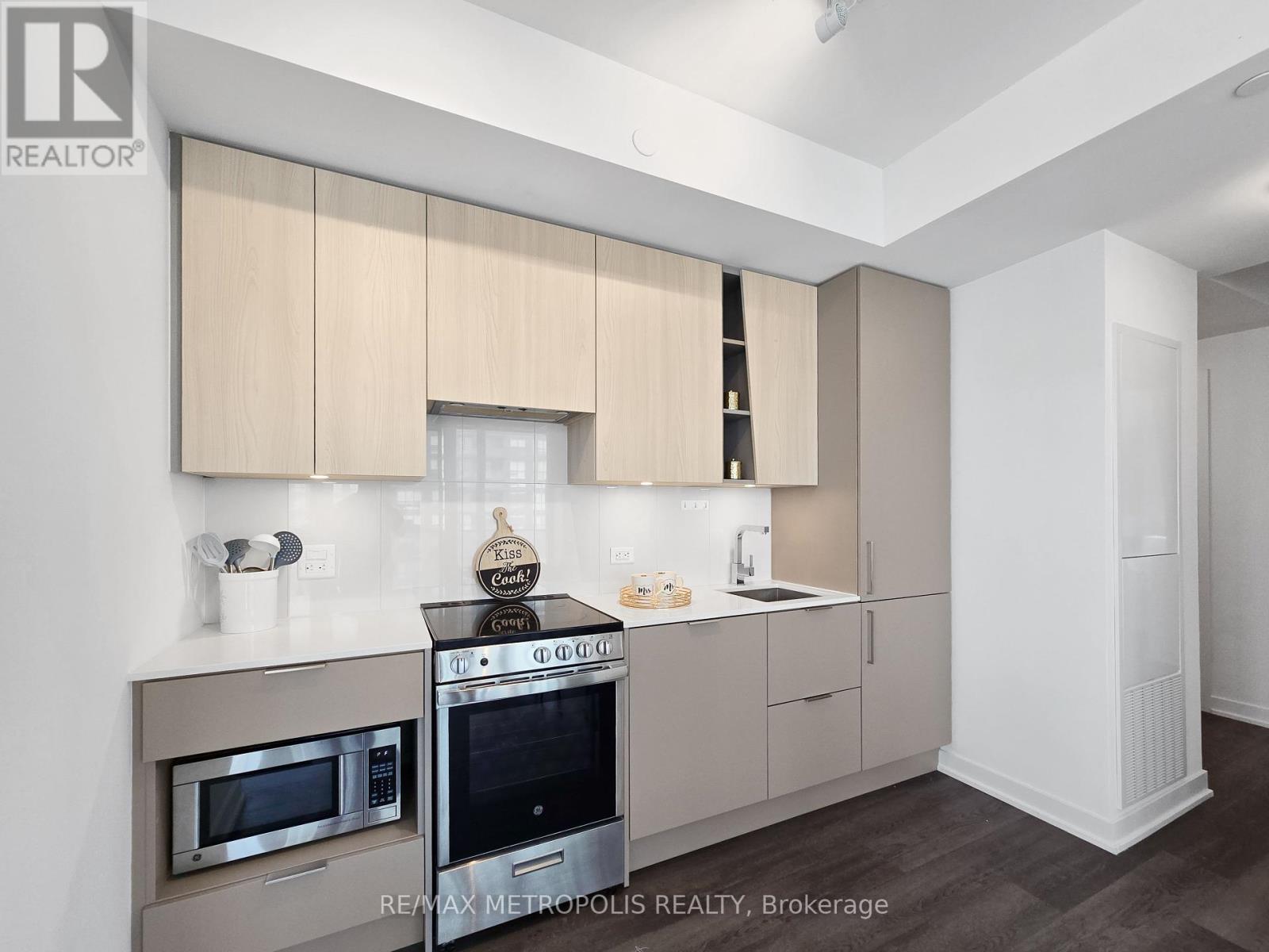 Photo 6 of 4010 3900 Confederation Parkway, Mississauga ON