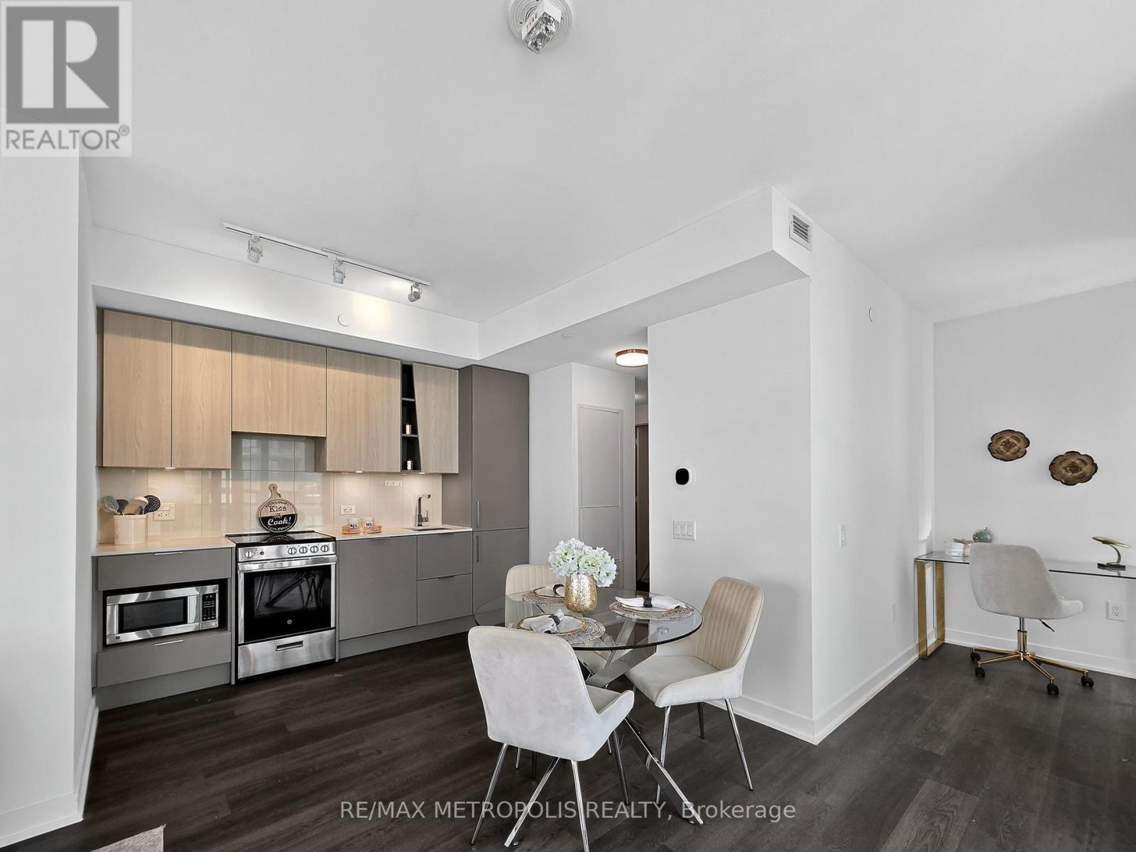 Photo 22 of 4010 3900 Confederation Parkway, Mississauga ON