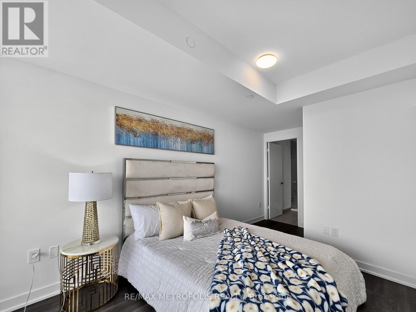 Photo 11 of 4010 3900 Confederation Parkway, Mississauga ON