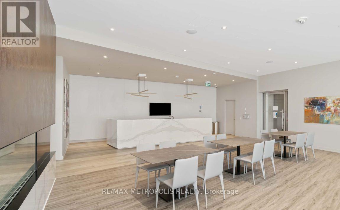 Photo 23 of 4010 3900 Confederation Parkway, Mississauga ON