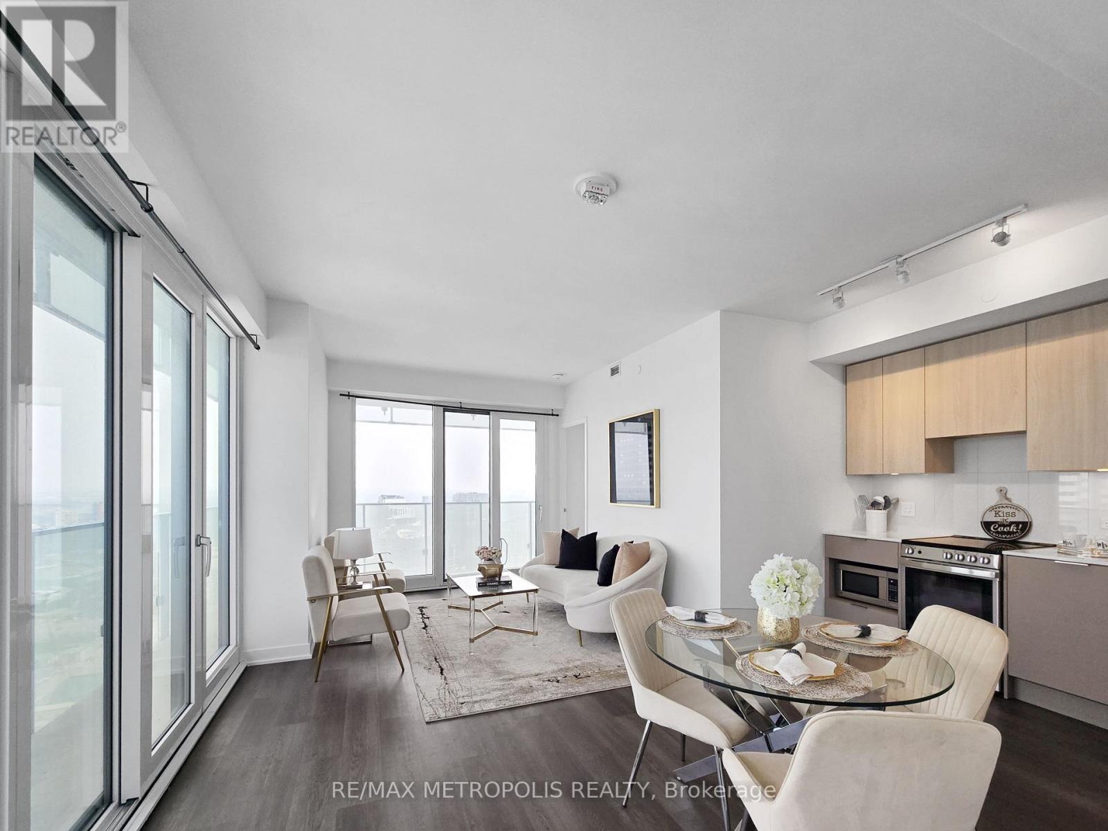 Photo 3 of 4010 3900 Confederation Parkway, Mississauga ON