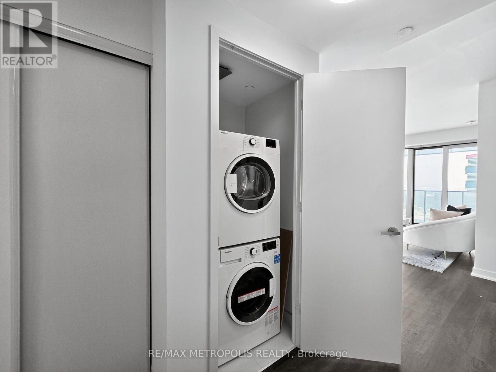 Photo 29 of 4010 3900 Confederation Parkway, Mississauga ON