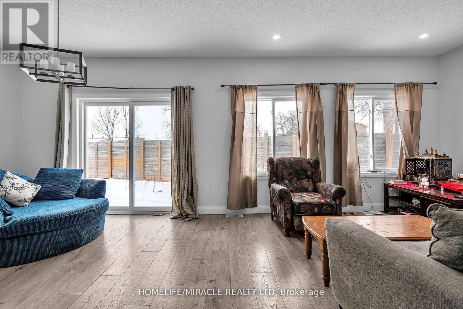 Photo 14 of 121 Marconi Court, London East ON