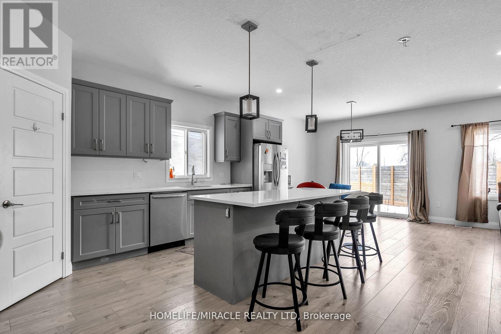 Photo 17 of 121 Marconi Court, London East ON