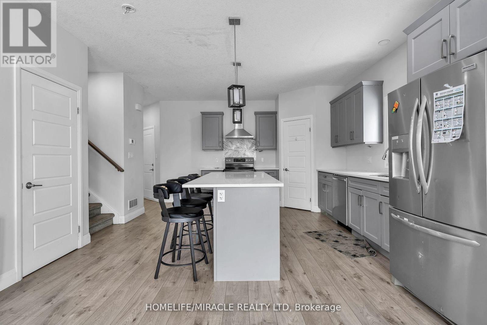 Photo 23 of 121 Marconi Court, London East ON