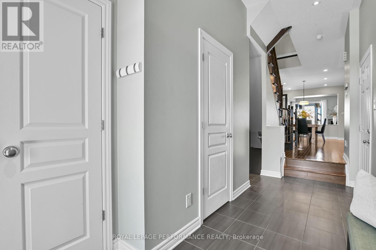 Double-door closet for coats and footwear