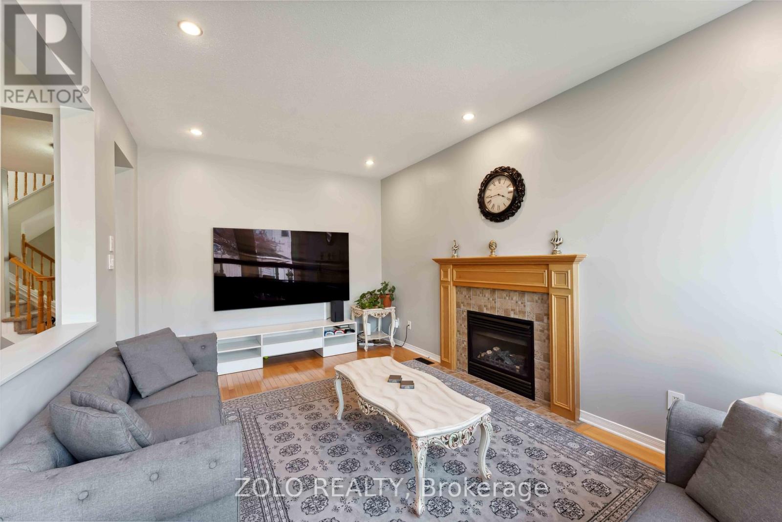 Photo 2 of 2421 Glandriel Crescent, Ottawa ON