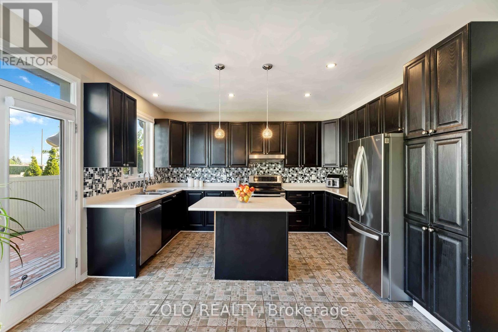 Photo 39 of 2421 Glandriel Crescent, Ottawa ON