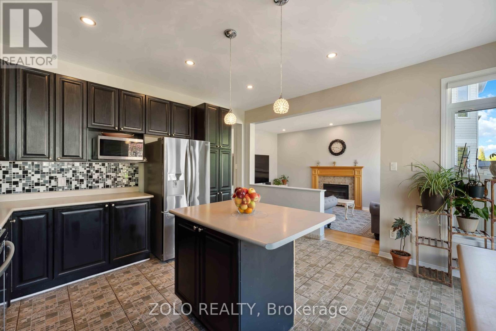Photo 3 of 2421 Glandriel Crescent, Ottawa ON