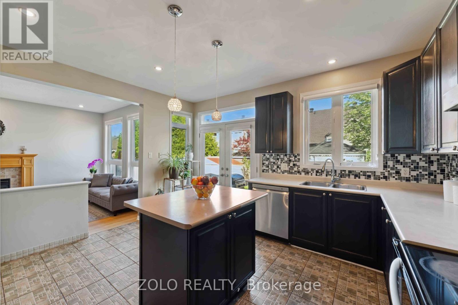 Photo 40 of 2421 Glandriel Crescent, Ottawa ON