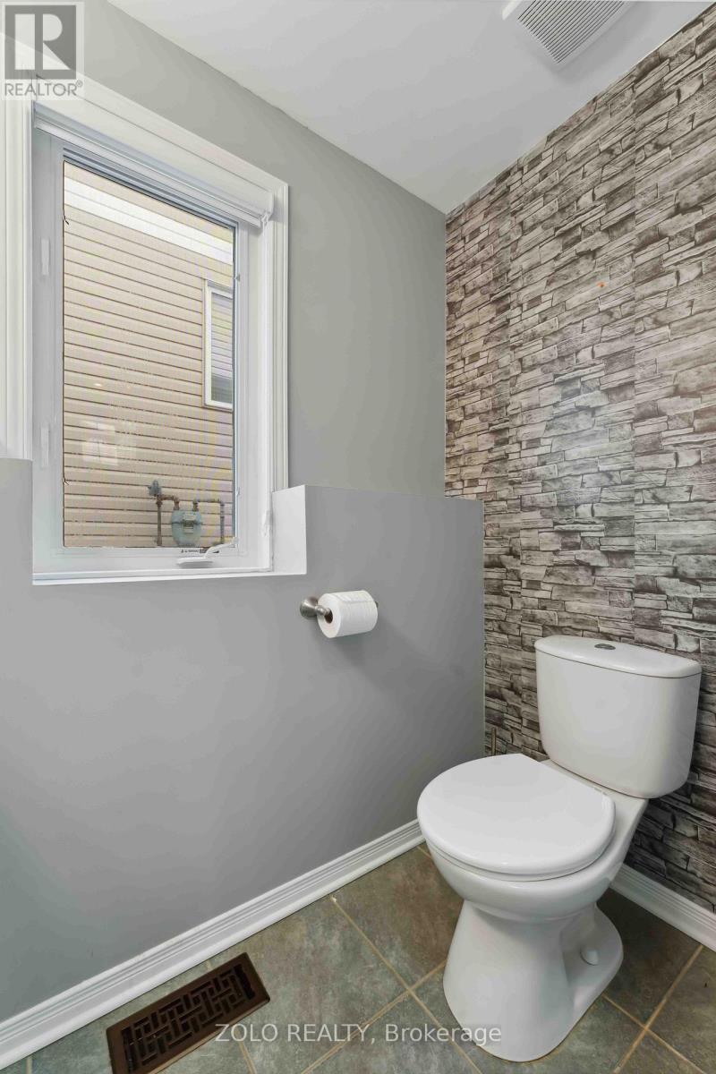 Photo 4 of 2421 Glandriel Crescent, Ottawa ON