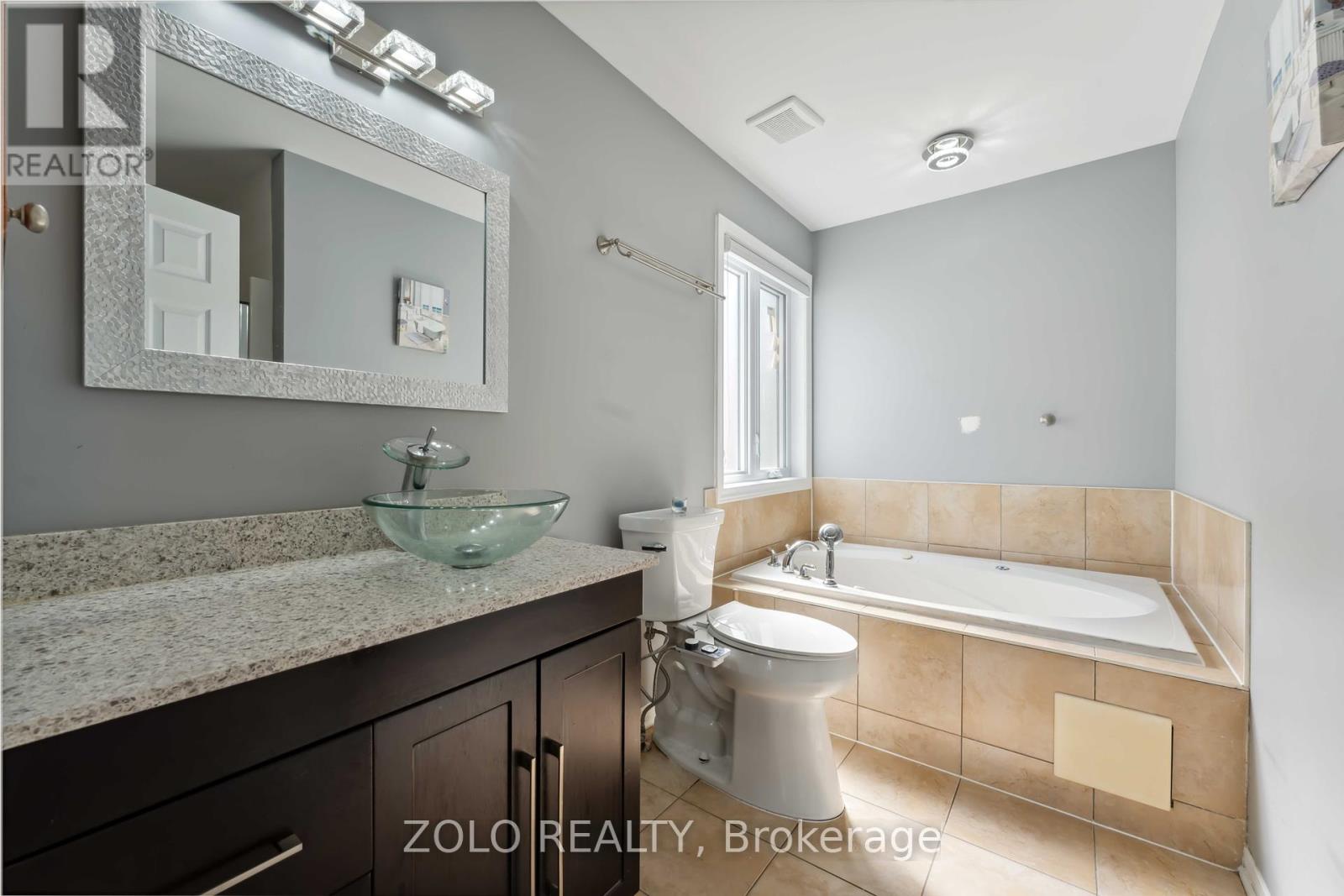 Photo 37 of 2421 Glandriel Crescent, Ottawa ON