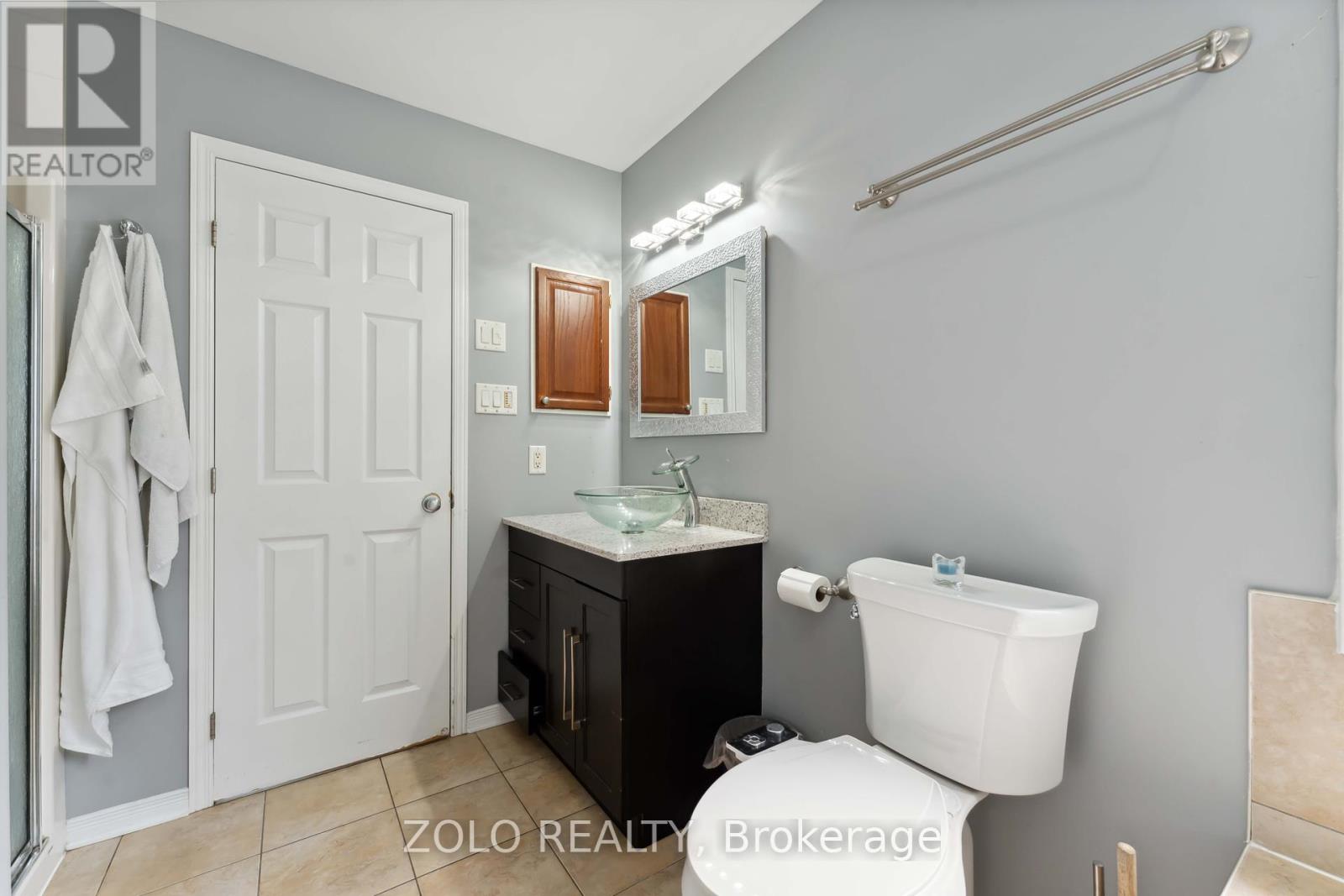Photo 12 of 2421 Glandriel Crescent, Ottawa ON