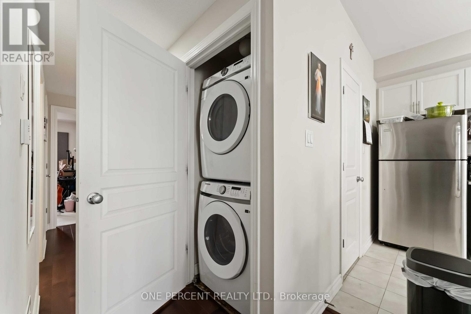 Photo 2 of F 66 Tipperary Private, Ottawa ON