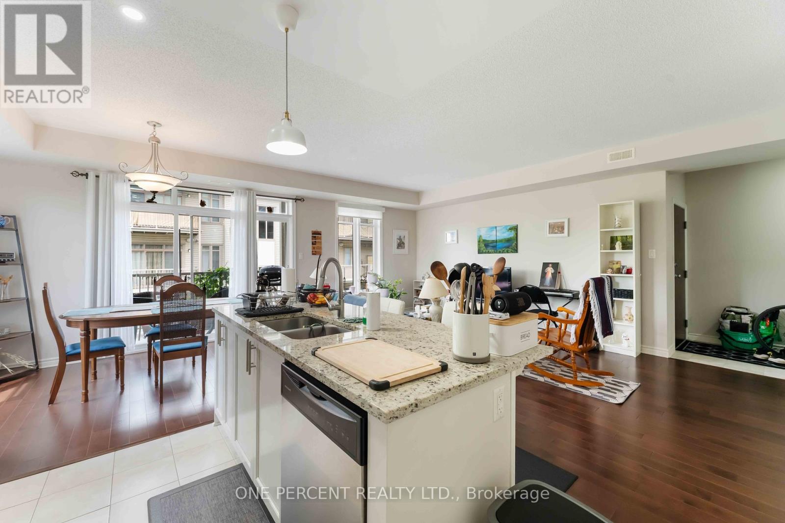 Photo 9 of F 66 Tipperary Private, Ottawa ON