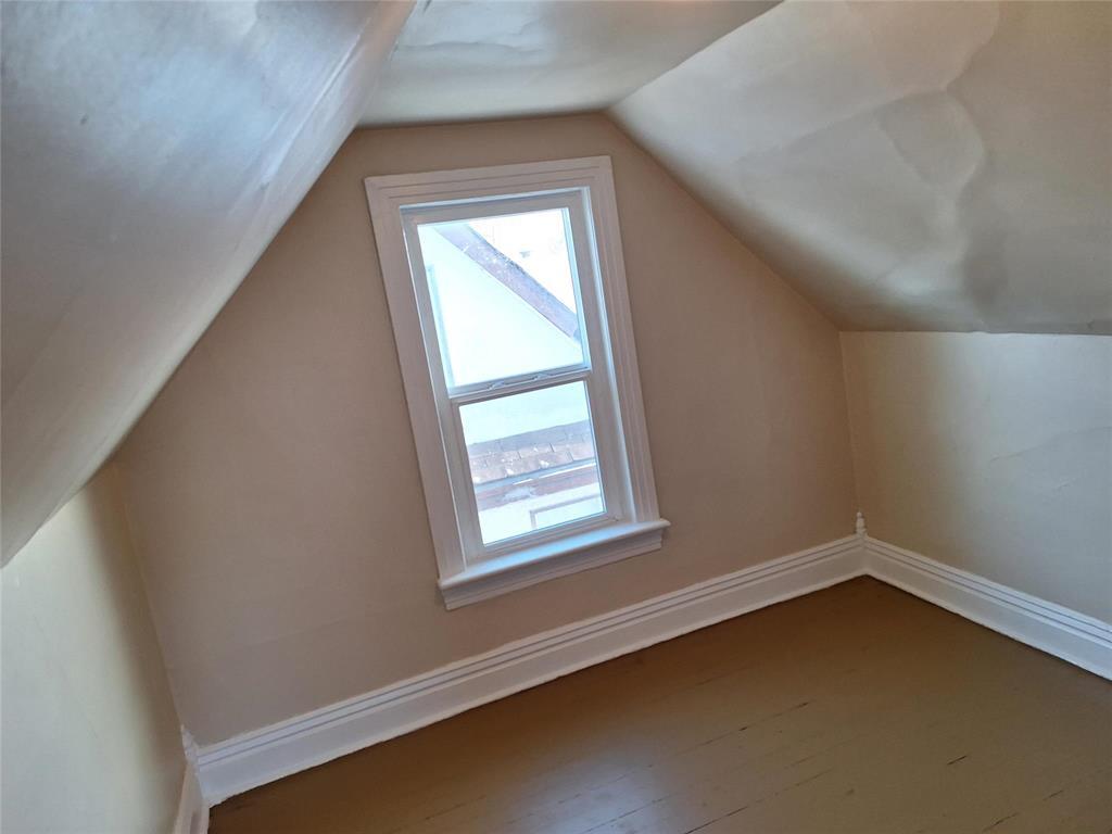 Photo 3 of 278 Burrows Avenue Ne, Winnipeg MB