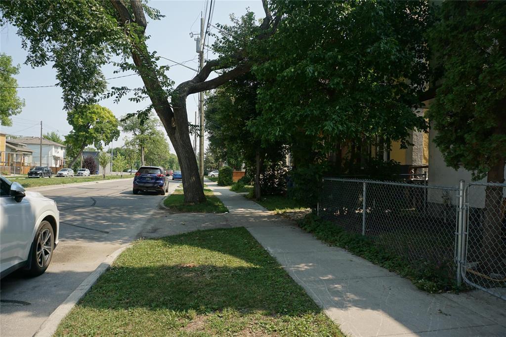 Photo 6 of 278 Burrows Avenue Ne, Winnipeg MB