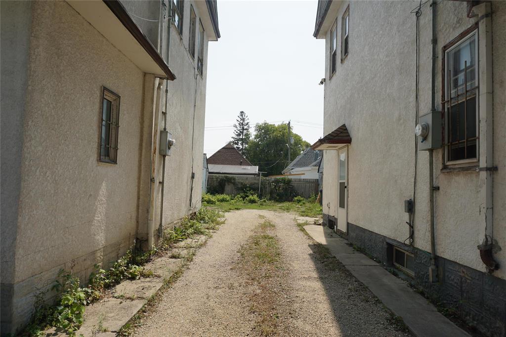 Photo 12 of 278 Burrows Avenue Ne, Winnipeg MB
