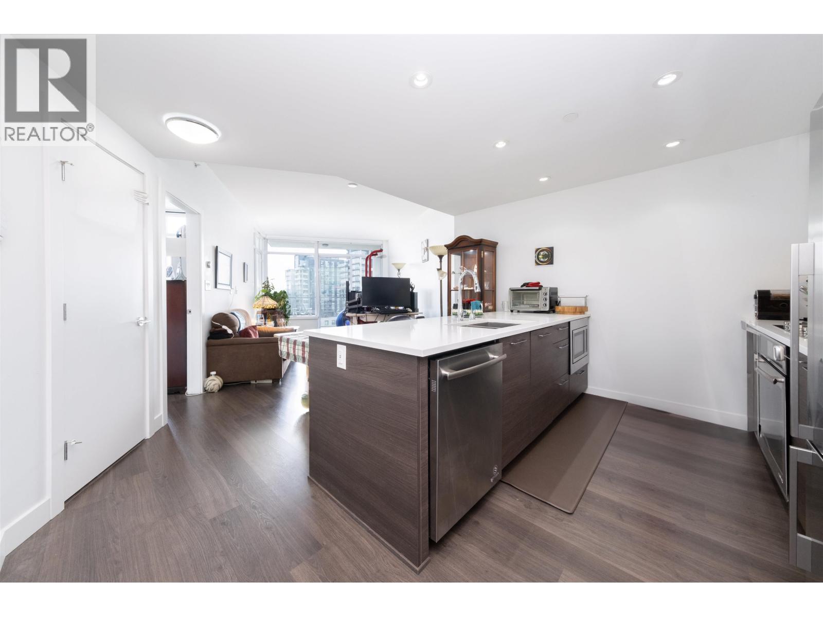 Photo 5 of 912 3557 Sawmill Crescent, Vancouver BC