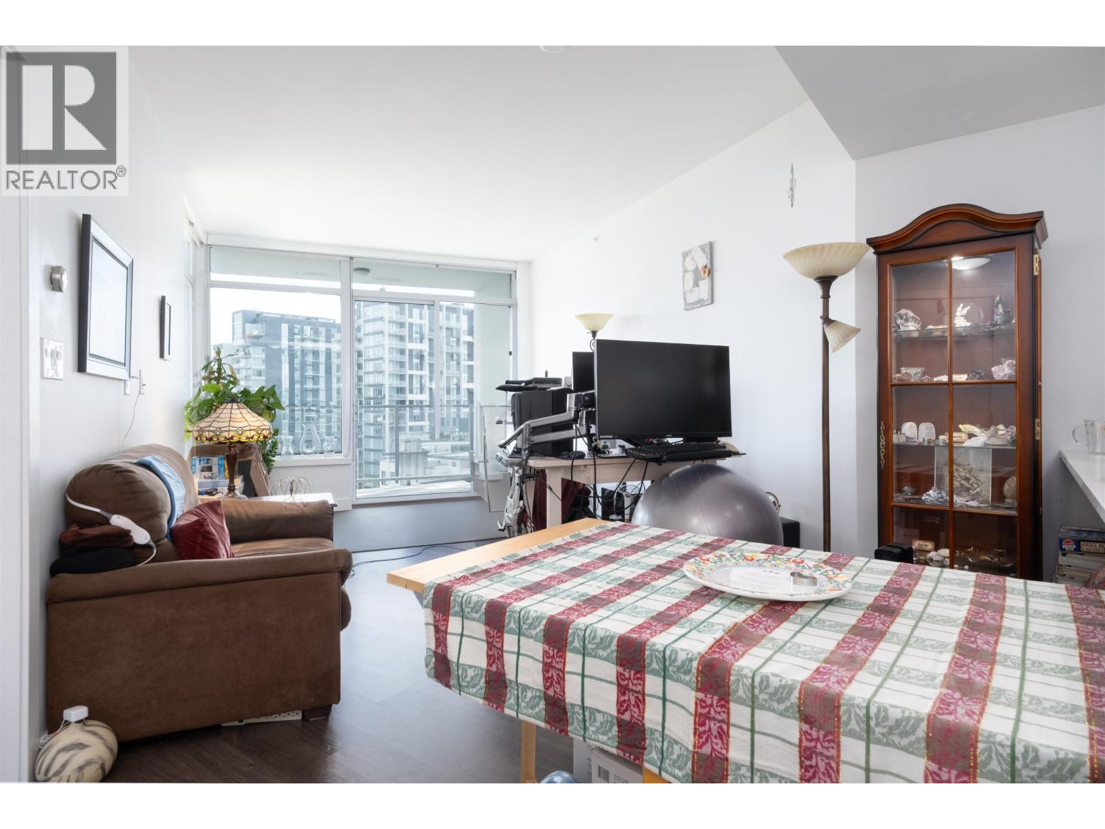 Photo 10 of 912 3557 Sawmill Crescent, Vancouver BC