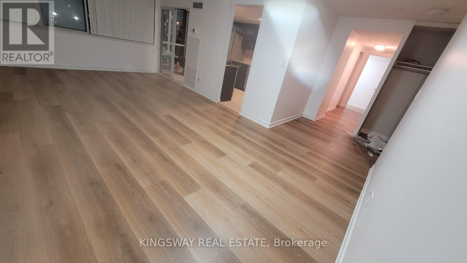 Photo 6 of 509 350 Webb Drive N, Mississauga ON