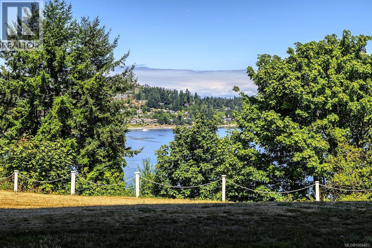 Photo 3 of 104 2560 Departure Bay Rd, Nanaimo BC