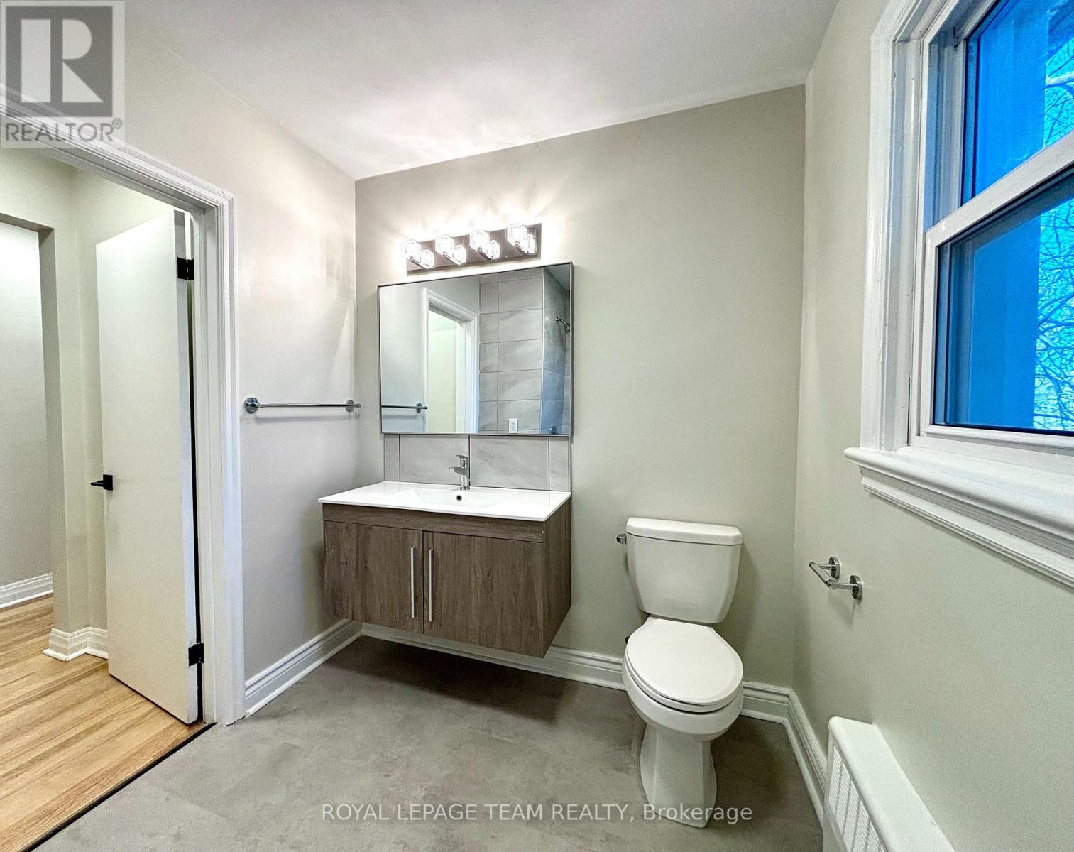 Photo 2 of 5 33 Coupal Street, Ottawa ON