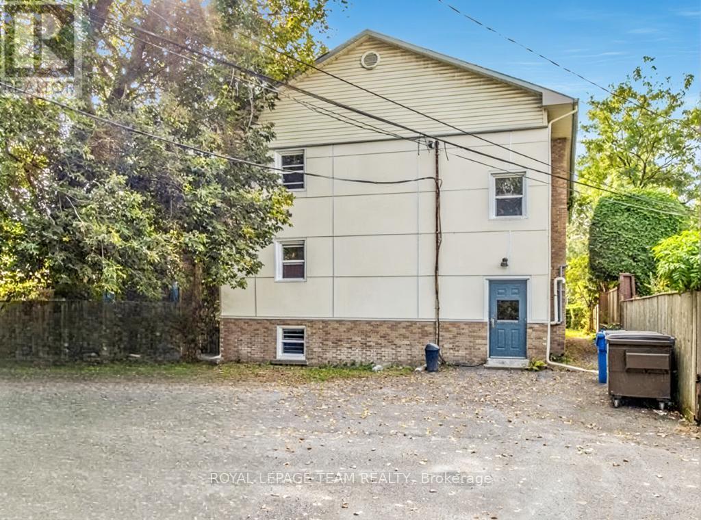 Photo 4 of 5 33 Coupal Street, Ottawa ON