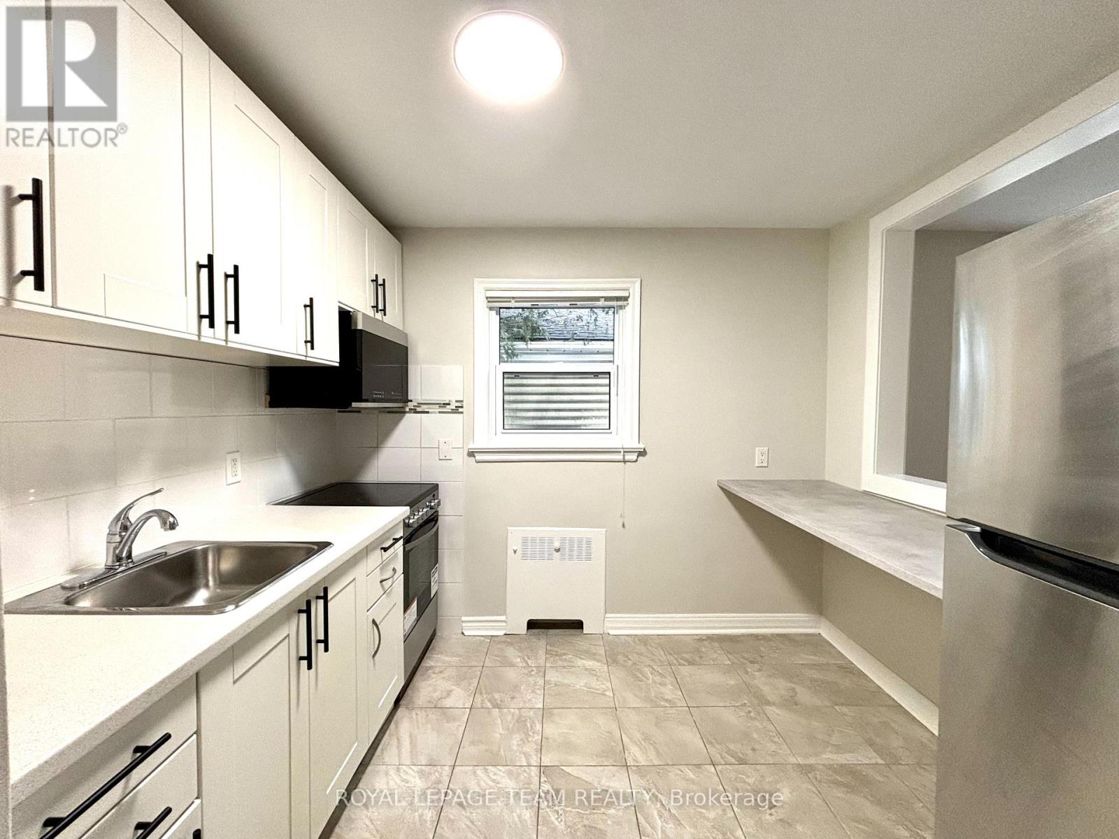 Photo 6 of 5 33 Coupal Street, Ottawa ON