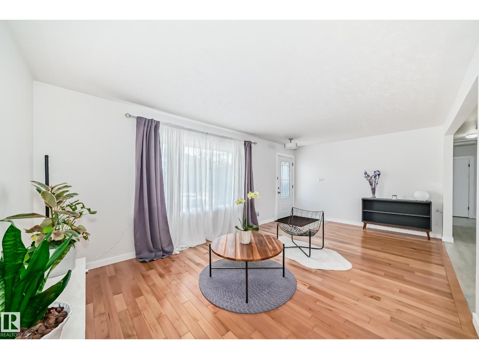 Photo 11 of 13424 82 St Nw, Edmonton AB