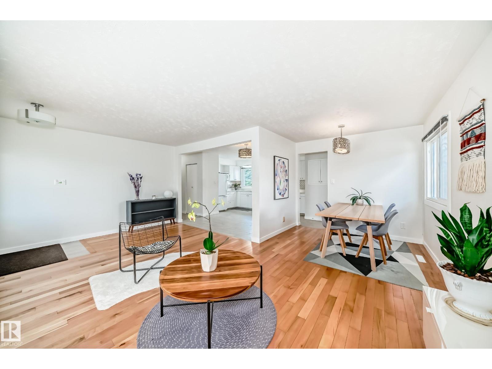 Photo 12 of 13424 82 St Nw, Edmonton AB
