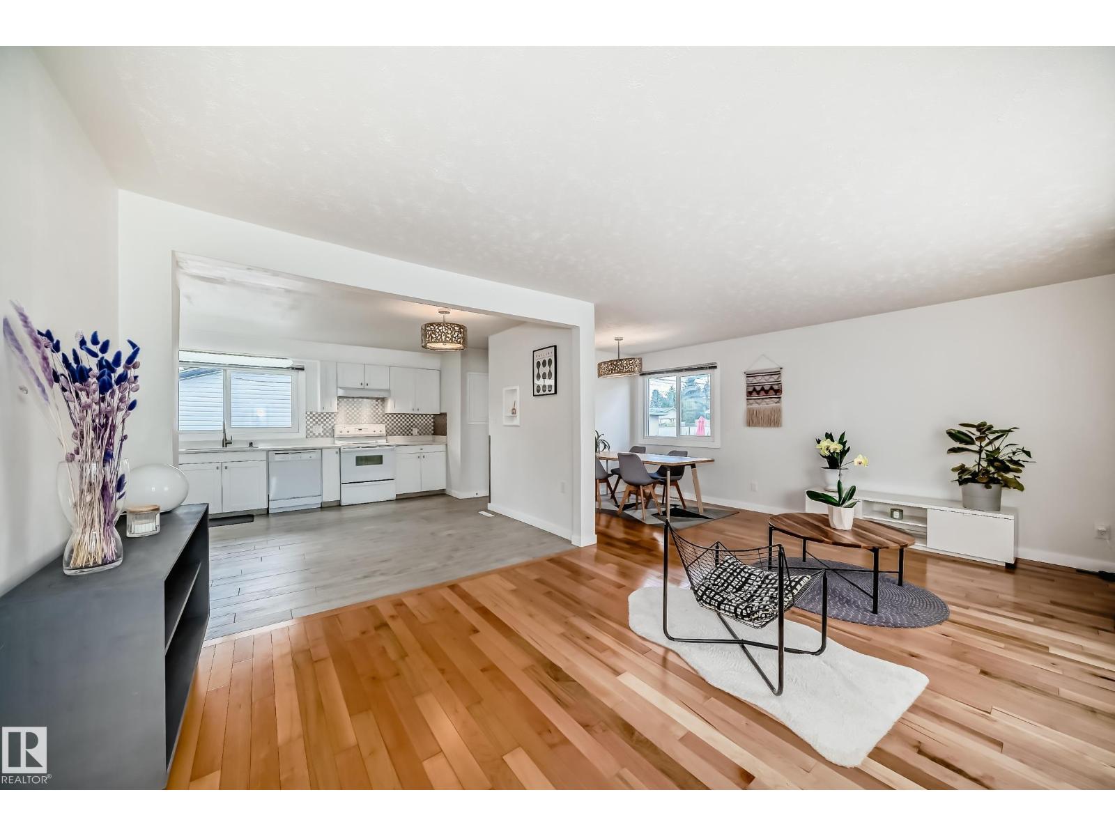 Photo 13 of 13424 82 St Nw, Edmonton AB